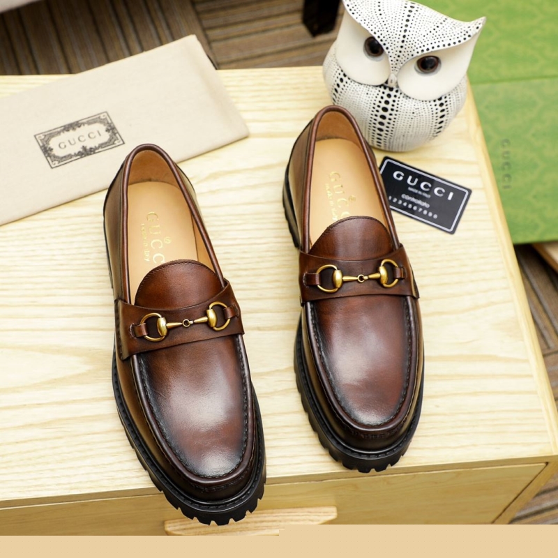G*u*i leather shoes